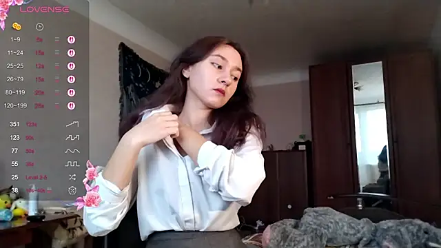 MiaLovelyOne online show from November 18, 2025, 11:25 am