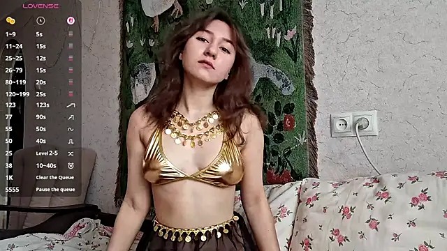 MiaLovelyOne online show from April 4, 2026, 7:28 am