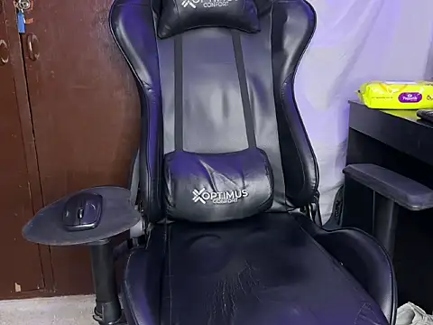 BigTitsGirl04 online show from April 21, 2026, 2:51 am