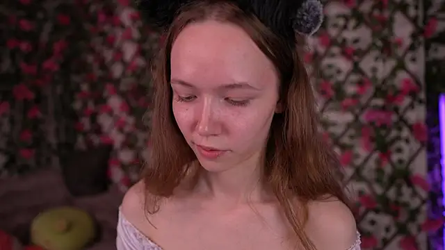 Petite Polly online show from December 3, 2025, 6:17 pm