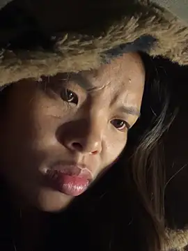 hello-cute online show from November 28, 2025, 6:43 pm