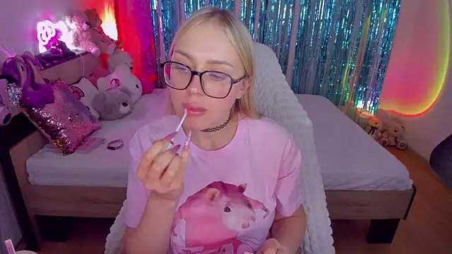 CeaneLino online show from October 28, 2025, 7:38 pm