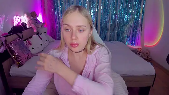 CeaneLino online show from November 6, 2025, 6:53 pm