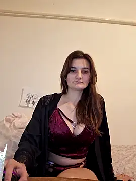 Nika aa online show from November 30, 2025, 8:24 pm