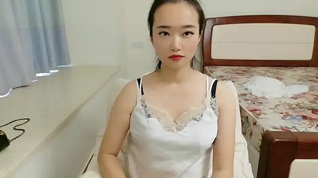 qwqwhyhyhy online show from October 9, 2025, 7:39 am