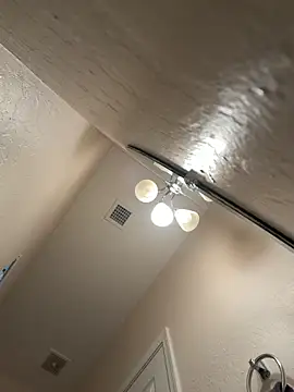 Snapshot of B1GLO chatting on February 25, 2026, 8:18 pm B1GLO online show from February 25, 2026, 8:18 pm