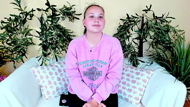 NoreneEllie online show from October 8, 2025, 11:41 am