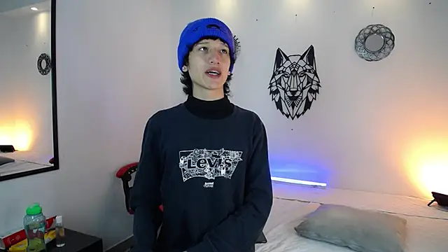 Emo Boy  online show from December 17, 2025, 12:33 pm