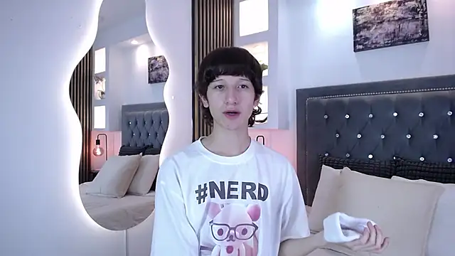 Emo Boy  online show from March 13, 2026, 8:15 pm