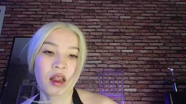 saya li1 online show from November 1, 2025, 10:12 pm