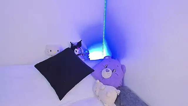 LucieAngels online show from April 8, 2026, 10:48 am