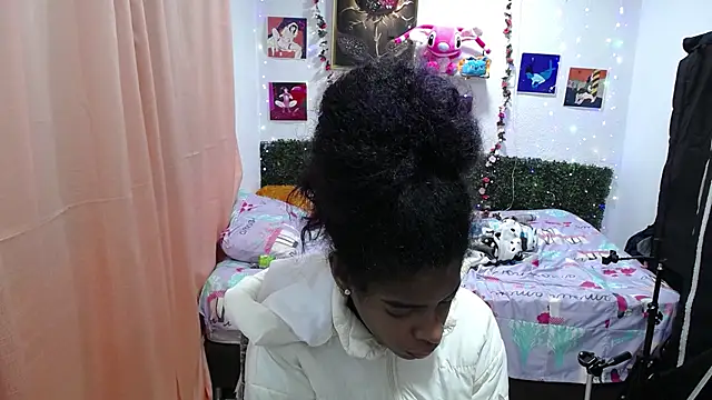 Snapshot of thianahorny chatting on April 18, 2026, 12:42 pm thianahorny online show from April 18, 2026, 12:42 pm