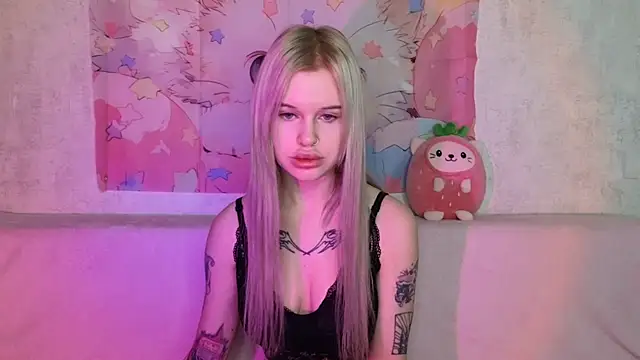 HoneyGold  online show from December 3, 2025, 4:53 am