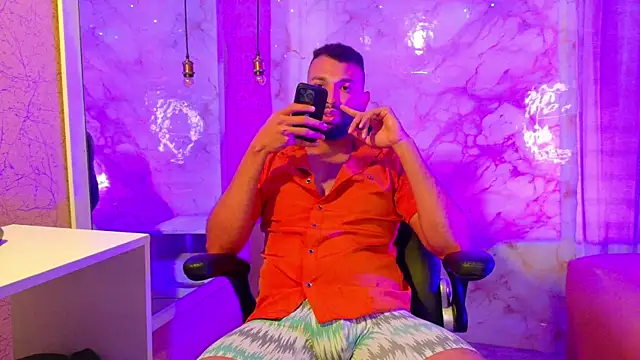 Snapshot of onlymen2025 chatting on November 13, 2025, 8:30 pm onlymen2025 online show from November 13, 2025, 8:30 pm