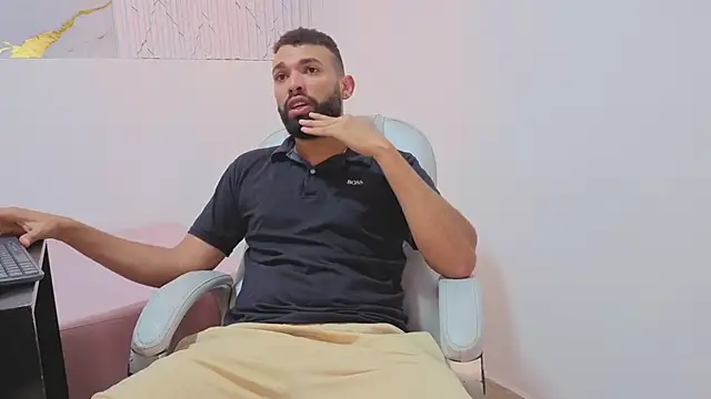 Snapshot of onlymen2025 chatting on December 4, 2025, 7:33 pm onlymen2025 online show from December 4, 2025, 7:33 pm