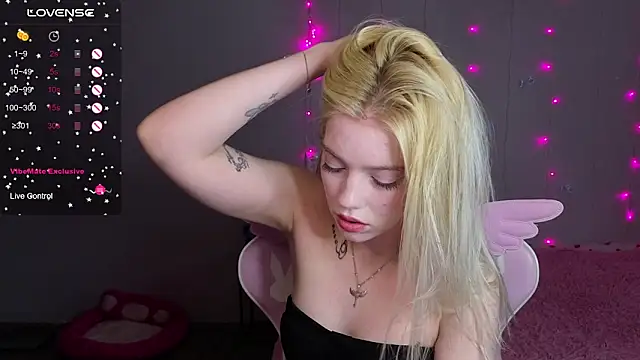 myprettylola online show from May 4, 2026, 4:14 pm