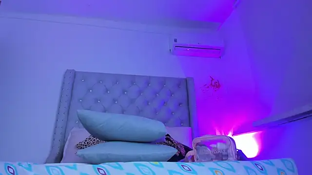 ChocoBunny1 online show from November 18, 2025, 4:17 am