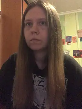 LunaVirelle online show from April 15, 2026, 8:09 pm