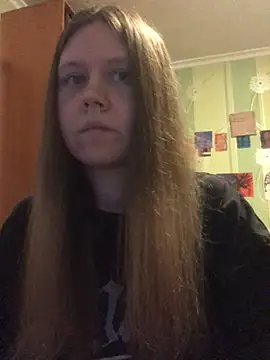 LunaVirelle online show from April 19, 2026, 8:33 pm