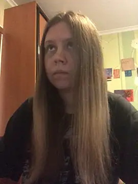 Snapshot of LunaVirelle chatting on May 10, 2026, 4:12 pm LunaVirelle online show from May 10, 2026, 4:12 pm