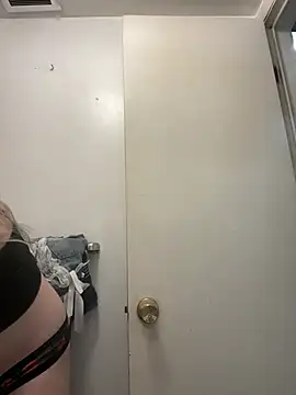 lexuslover687 online show from March 31, 2026, 3:52 am