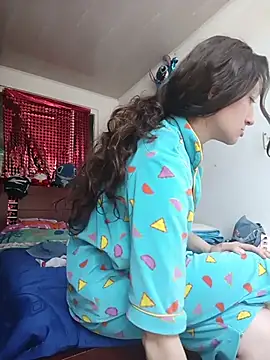 Lucy colee online show from November 18, 2025, 4:44 pm