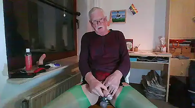 Snapshot of super-snoopy chatting on December 23, 2024, 3:55 pm super-snoopy online show from December 23, 2024, 3:55 pm