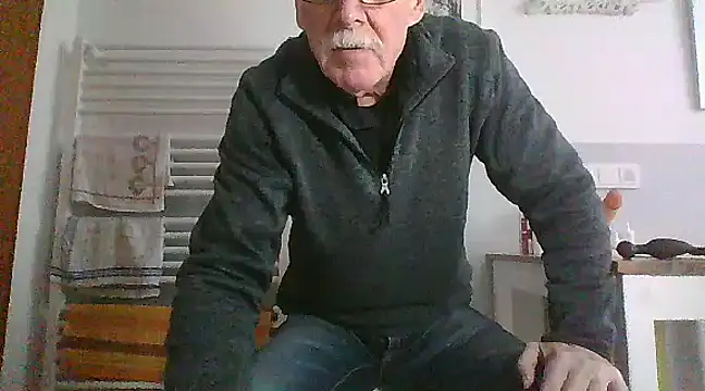 Snapshot of super-snoopy chatting on January 12, 2025, 9:40 am super-snoopy online show from January 12, 2025, 9:40 am