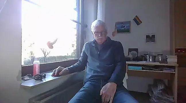 Snapshot of super-snoopy chatting on January 19, 2025, 9:22 am super-snoopy online show from January 19, 2025, 9:22 am