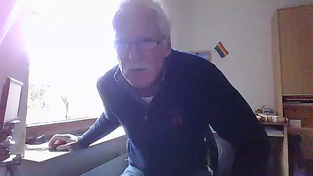 Snapshot of super-snoopy chatting on November 2, 2025, 9:00 am super-snoopy online show from November 2, 2025, 9:00 am