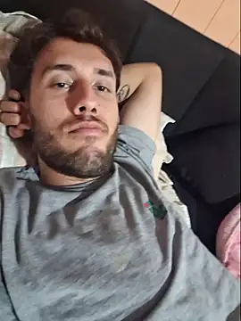 Snapshot of hique25 chatting on October 28, 2025, 4:31 pm hique25 online show from October 28, 2025, 4:31 pm