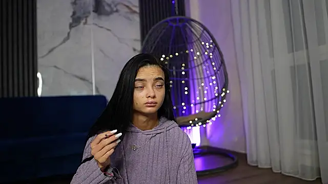 RachelRavee online show from December 5, 2025, 5:16 am