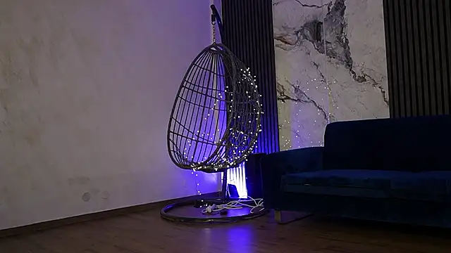 RachelRavee online show from February 4, 2026, 5:24 am