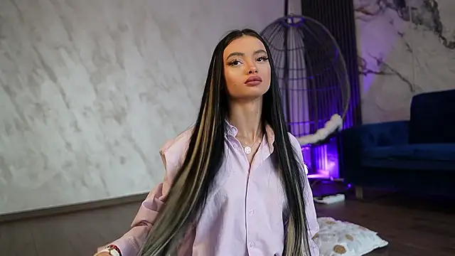 RachelRavee online show from March 13, 2026, 5:25 am