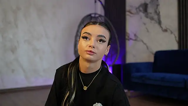 RachelRavee online show from March 27, 2026, 5:35 am