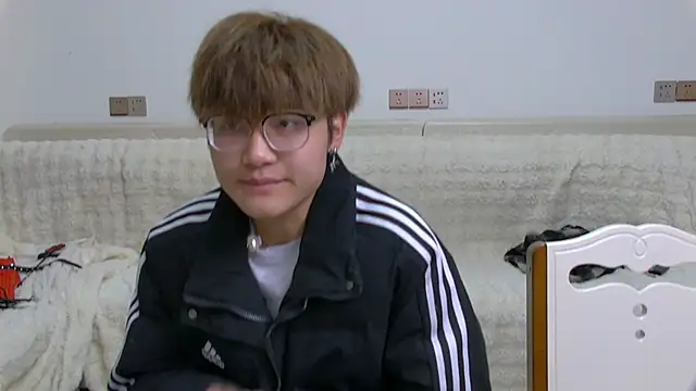 KK-cuteboy online show from February 3, 2026, 10:53 am