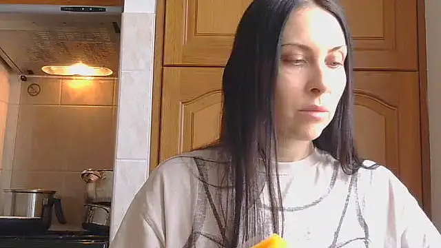 Snapshot of Olivarra chatting on March 2, 2026, 8:21 am Olivarra online show from March 2, 2026, 8:21 am