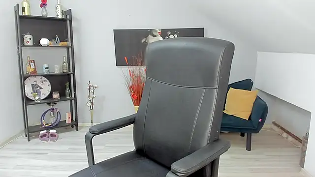 BettyJamess online show from December 17, 2025, 6:52 am