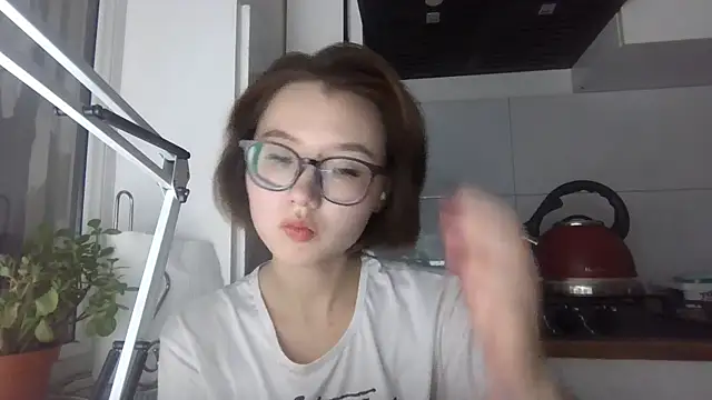 Snapshot of LilyTaylors chatting on October 17, 2025, 5:37 pm LilyTaylors online show from October 17, 2025, 5:37 pm