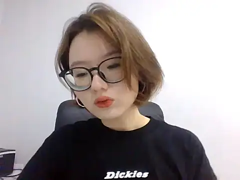Snapshot of LilyTaylors chatting on October 20, 2025, 7:53 am LilyTaylors online show from October 20, 2025, 7:53 am