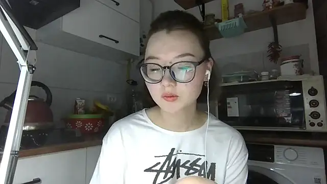 Snapshot of LilyTaylors chatting on October 23, 2025, 5:23 pm LilyTaylors online show from October 23, 2025, 5:23 pm