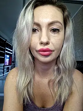 Snapshot of BritanyVegas chatting on November 4, 2025, 10:36 am BritanyVegas online show from November 4, 2025, 10:36 am