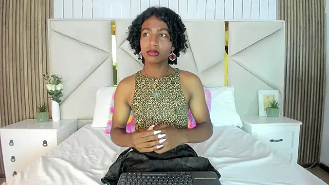 rebeca brown  online show from October 9, 2025, 12:14 pm