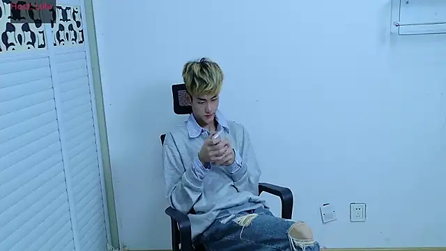 Snapshot of sexyboy-lele chatting on October 17, 2025, 12:52 pm sexyboy-lele online show from October 17, 2025, 12:52 pm