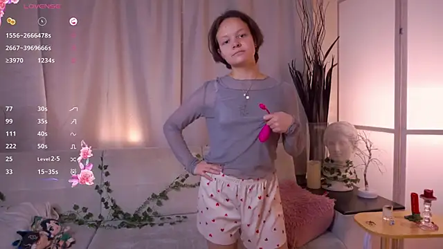 VeliaRogoff online show from November 4, 2025, 8:57 am