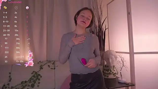 VeliaRogoff online show from November 7, 2025, 10:04 am