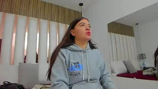 Snapshot of AmbarGills chatting on December 22, 2025, 12:57 pm AmbarGills online show from December 22, 2025, 12:57 pm