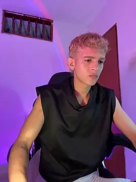 tylernova online show from November 8, 2025, 3:39 am