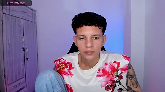 Snapshot of tylernova chatting on June 6, 2026, 3:33 am tylernova online show from June 6, 2026, 3:33 am