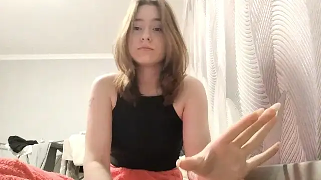 Snapshot of LUNA_KLEIN chatting on October 22, 2025, 5:02 pm LUNA KLEIN online show from October 22, 2025, 5:02 pm